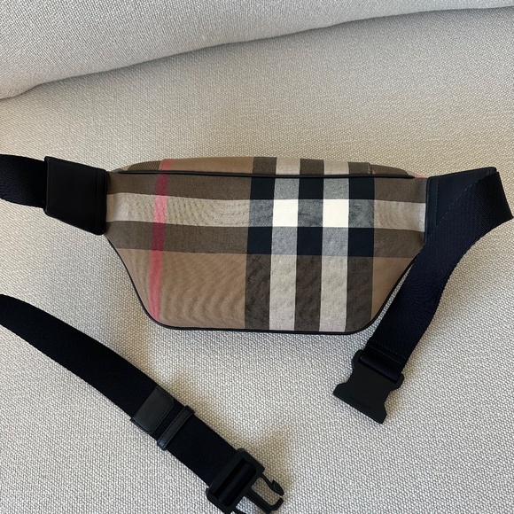 BURBERRY NEW Authentic Designer Bumbag crossbody unisex belt bag - Picture 6 of 11
